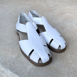 Women’s White Fisherman Aerosoles Sandals never worn size 9